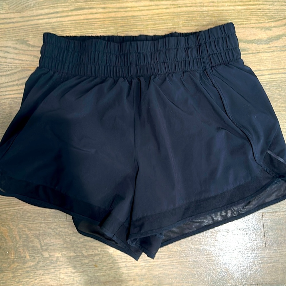 Athleta black High Rise Mesh Racer Run 3” Short. Size medium Running Athletic